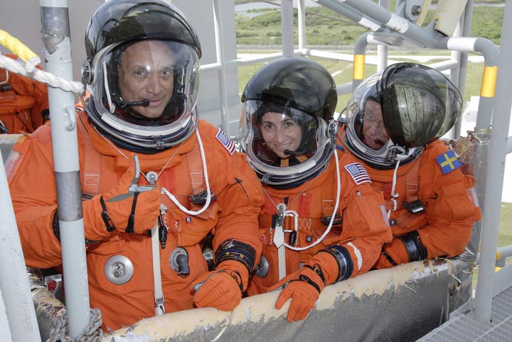 Shuttle Discovery's Fuel Tank May Need Foam Fix